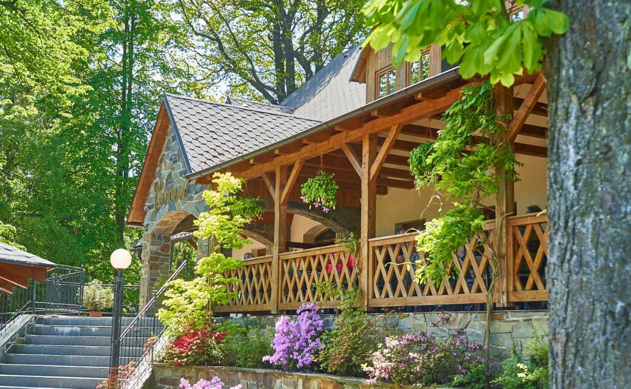 Pension Restaurant Bobrovník Lipová-lázně Exteriér fotografie